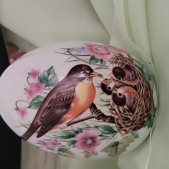 2 Avon porcelain eggs, Spring & Summer birds, vintage Four Seasons collection - Picture 6 of 8